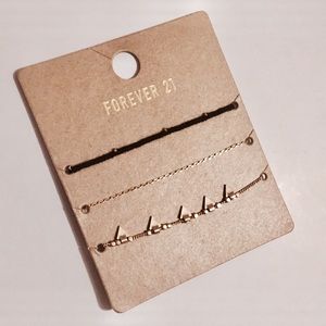 ❗️SOLD❗️ FOREVER 21 Triangle Charm Bracelet